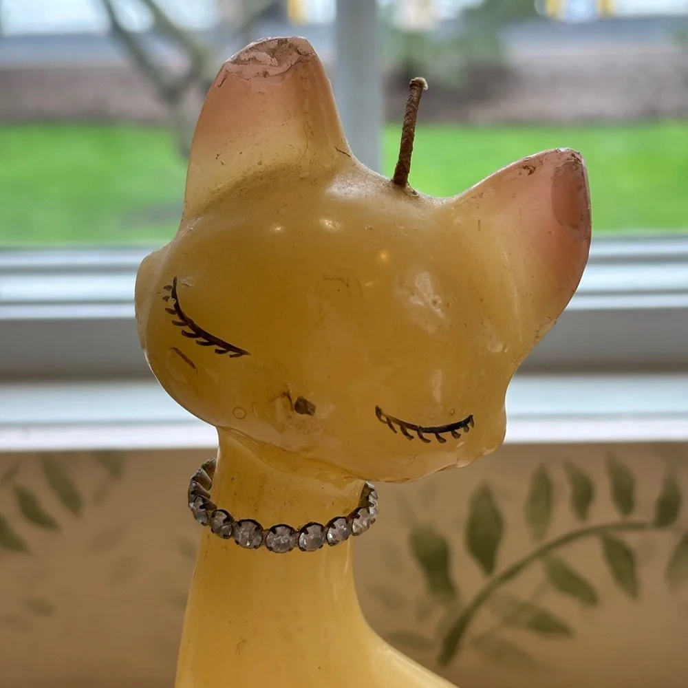Vintage Yellow Cat Shaped Candle with Rhinestone Collar‎